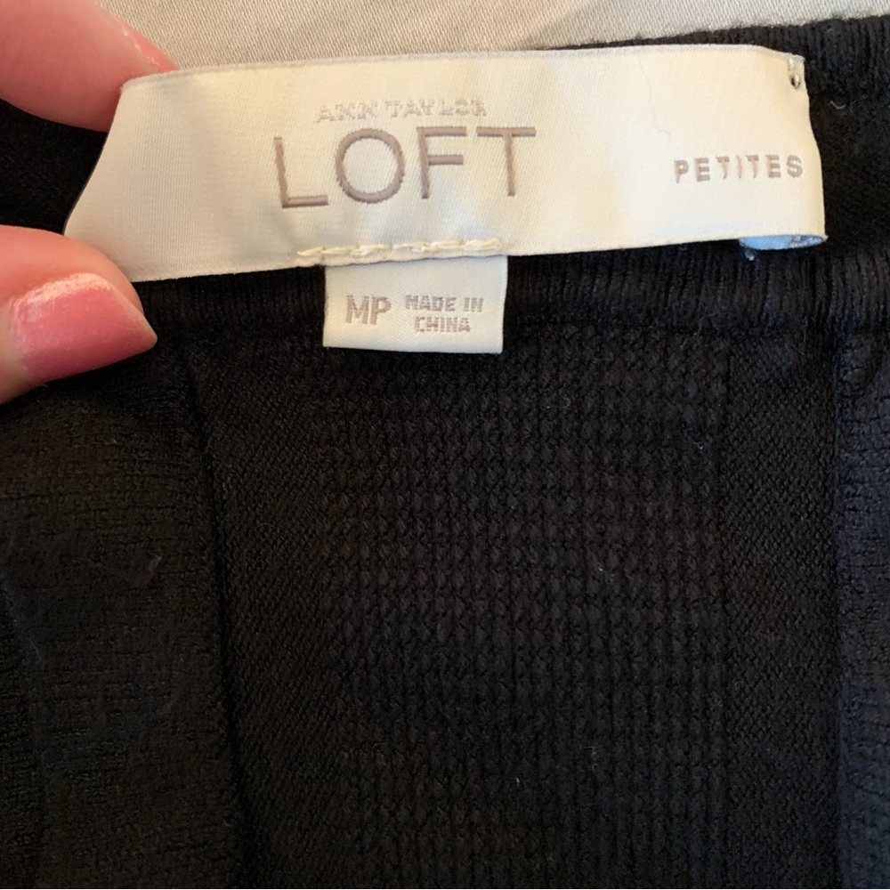 Loft Petites Ruffled Top Size MP - Picture 3 of 8